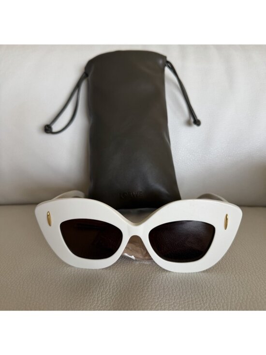 NEW LOEWE Acetate Anagram Cat Eye Sunglasses LW40127I White main image 9